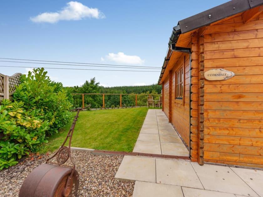 Lochinvar - Clydesdale Log Cabin With Hot Tub Airdrie Bagian luar foto